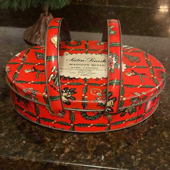 Vintage Christmas Candy Tin - Picture 4 of 9